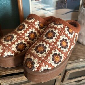Floral Crochet Mules - Brown and Cream